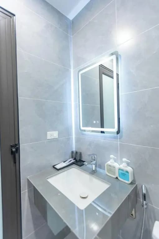 Lumi West Lake Apartment - photo 7