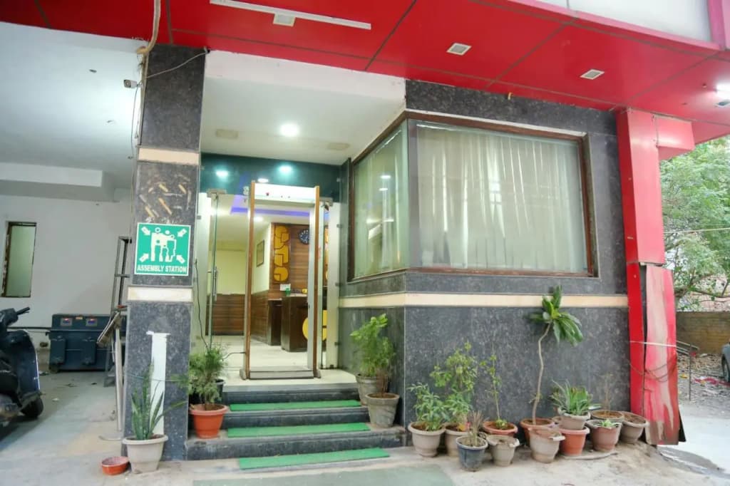 Hotel Jindal Palace - photo 1