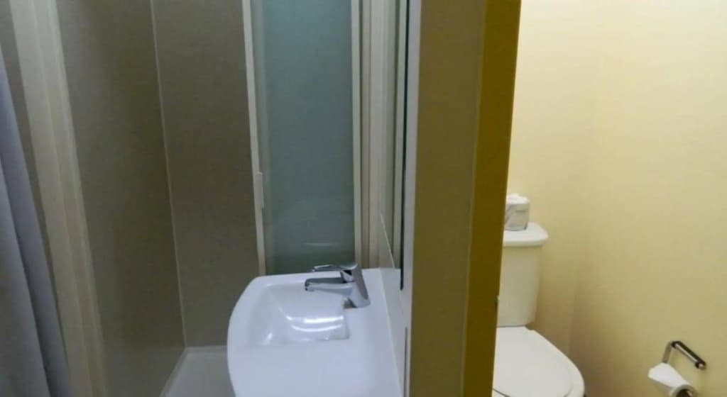 ibis budget Melbourne CBD - photo 9