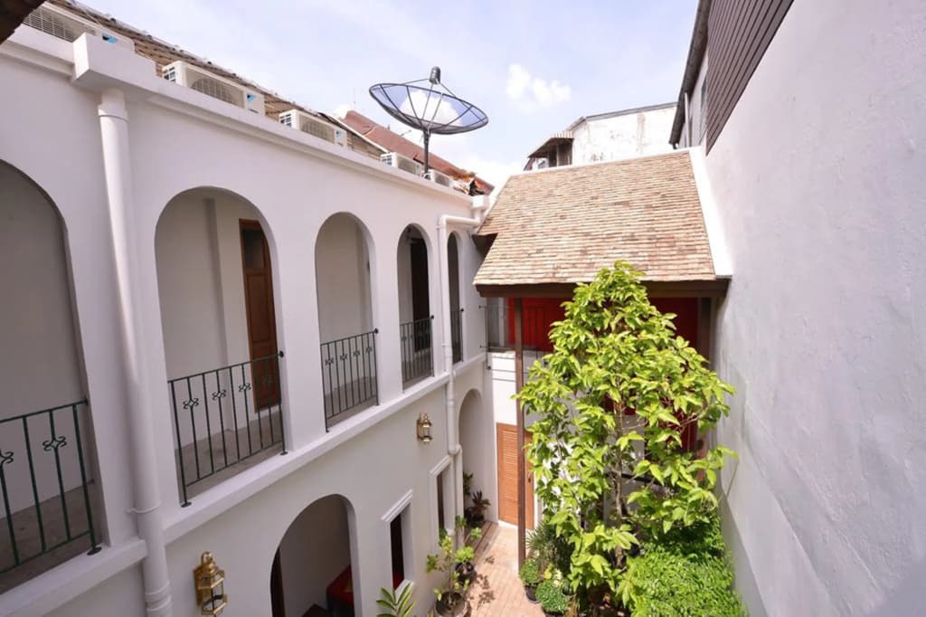 Neighbor Phuthon - main photo