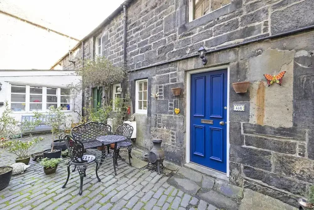 Cute House with Courtyard - photo 6