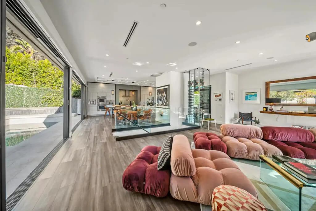 Willow Glen - Hollywood Hills Multi-level Villa With Theater & Pool - photo 45