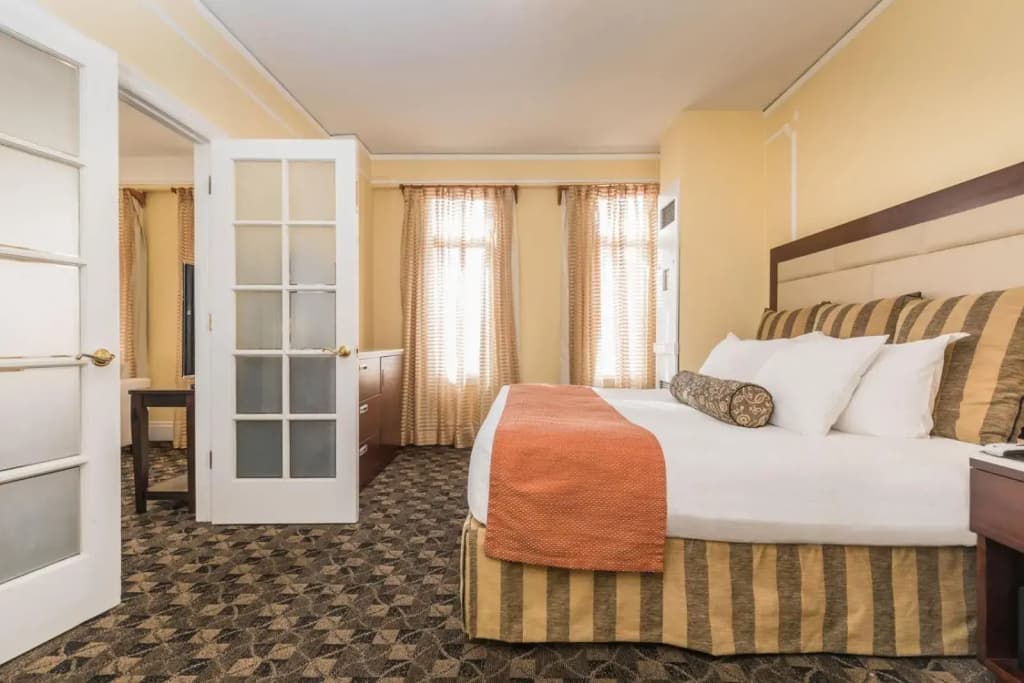The Pickwick Hotel - photo 34