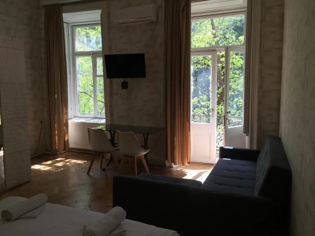 Downtown Room - main photo