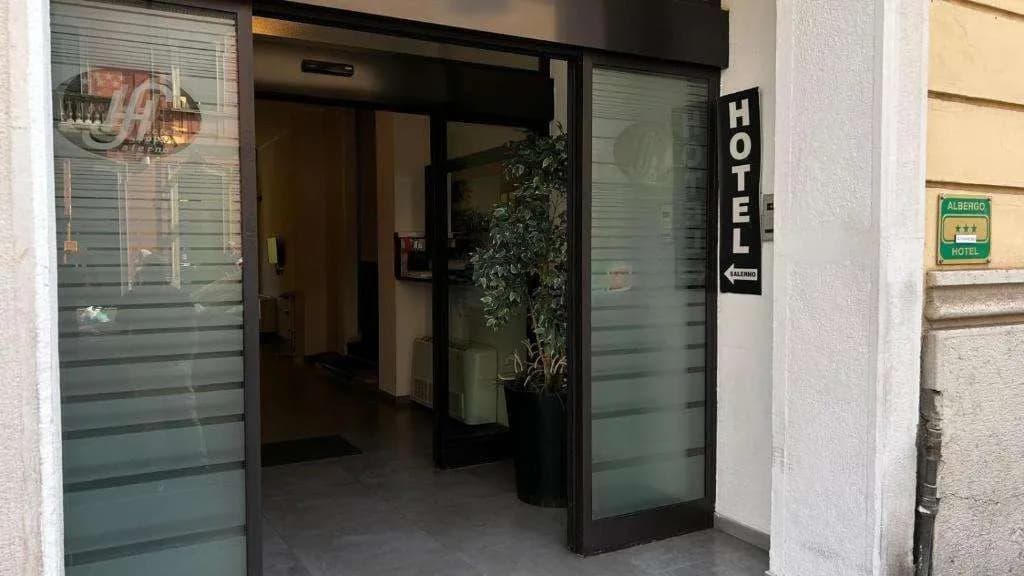 Hotel Salerno - photo 1