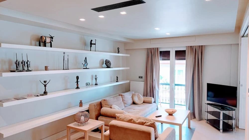 Luxurious Minimal Apartment in Acropolis - photo 6