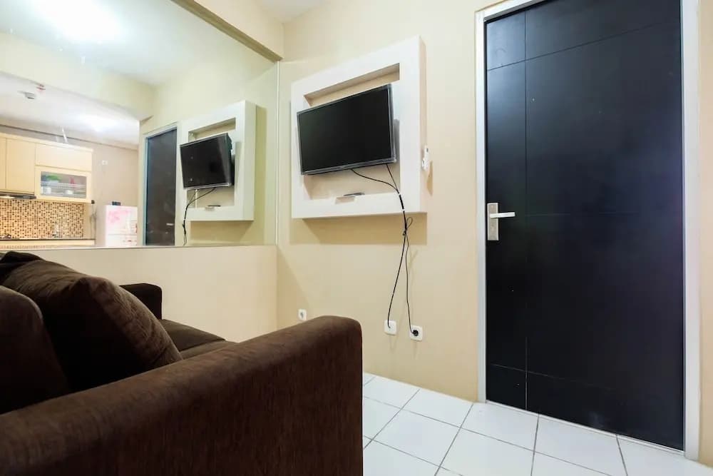 Simple 2BR Pancoran Riverside Apartment By Travelio - photo 2