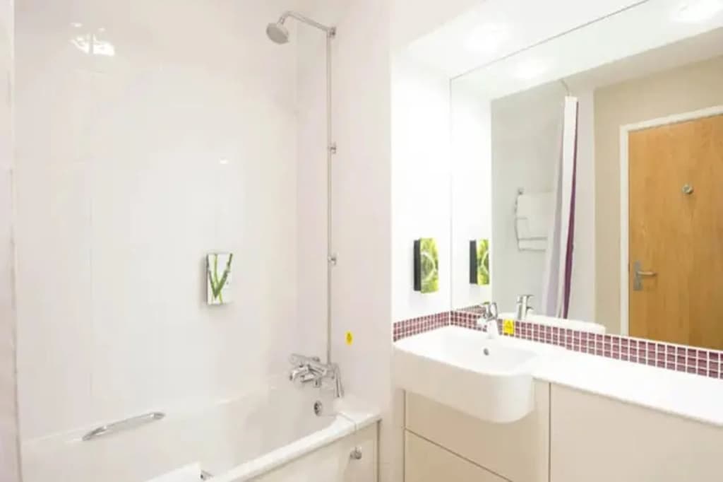Premier Inn Edinburgh Park(The Gyle)Hotel - photo 9