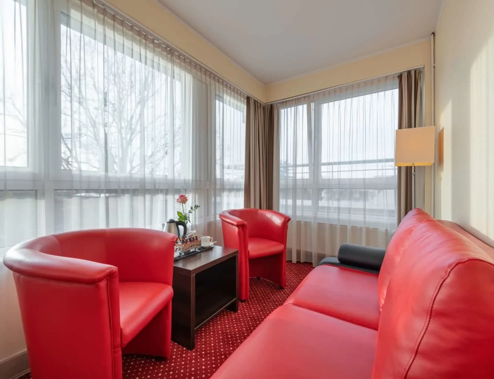 Premier Inn Berlin City Süd - photo 16