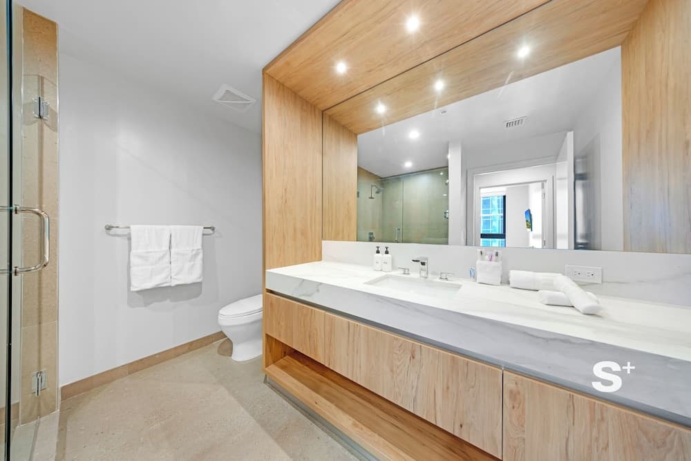 Modern Condo in DTW Miami - Gym & Pool - photo 9