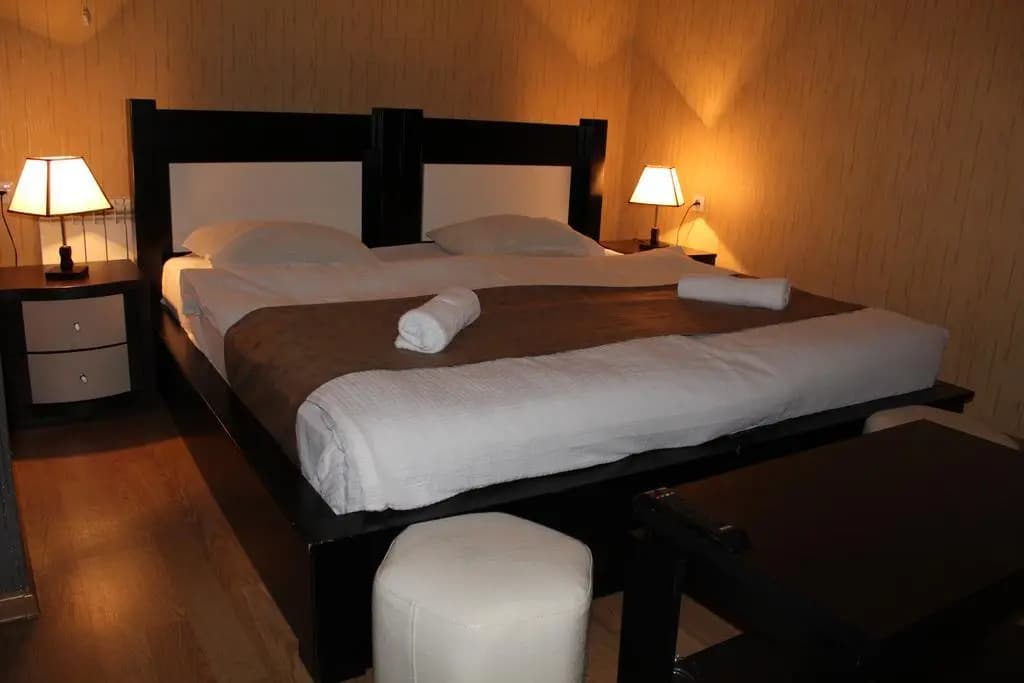 Hotel Elegant - photo 1