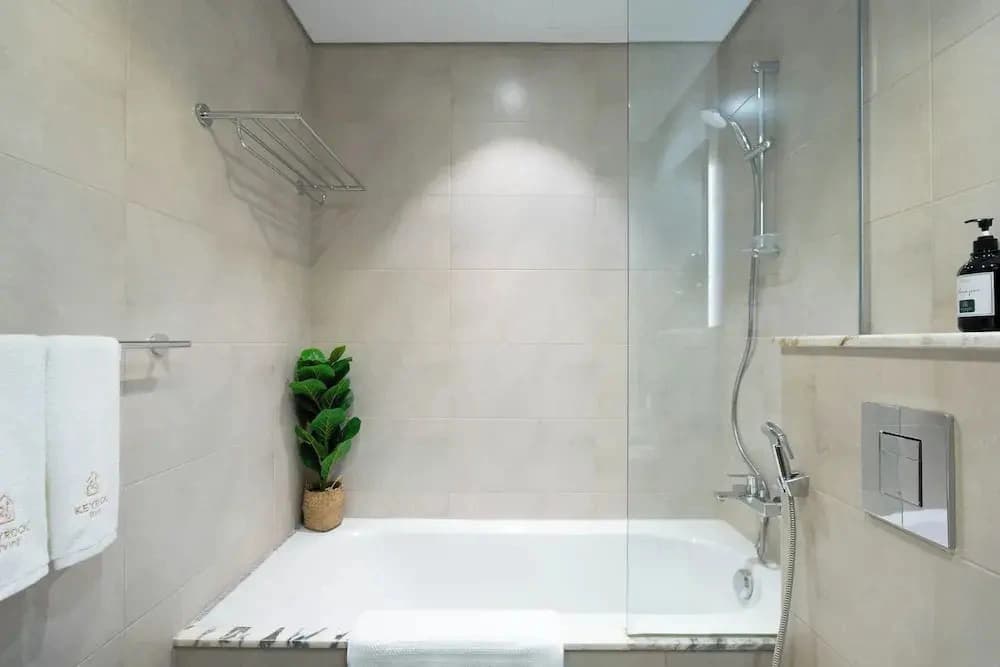 Exclusive Paramount 2BR - Skyline - photo 9