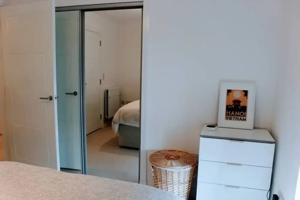 1 Bedroom Apartment With Free Parking Sleeps 2 in City Centre - photo 3