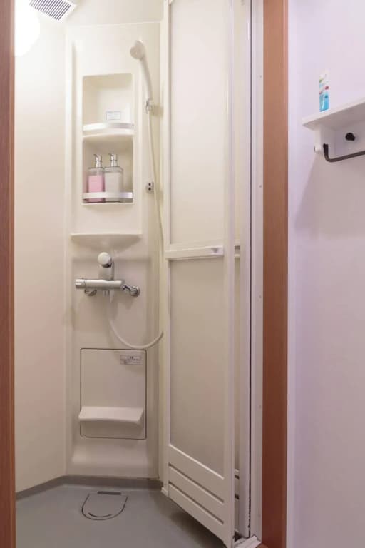 J-Hoppers Osaka Guesthouse - photo 9