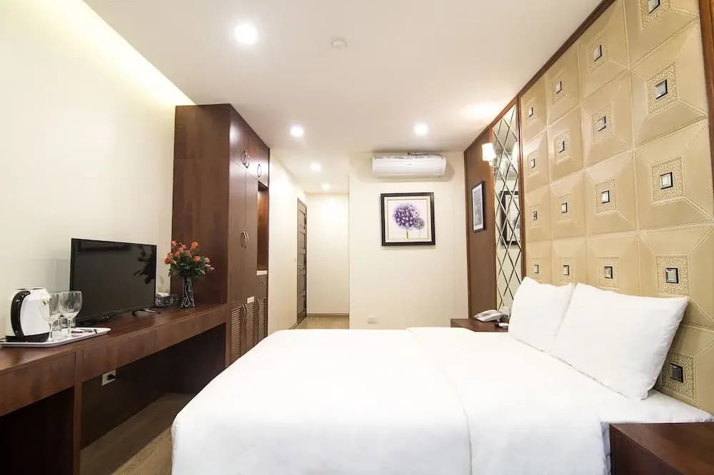 New Century Hotel - photo 10
