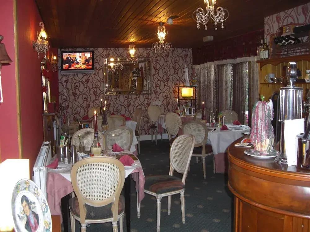 The Robert Burns Hotel - photo 5