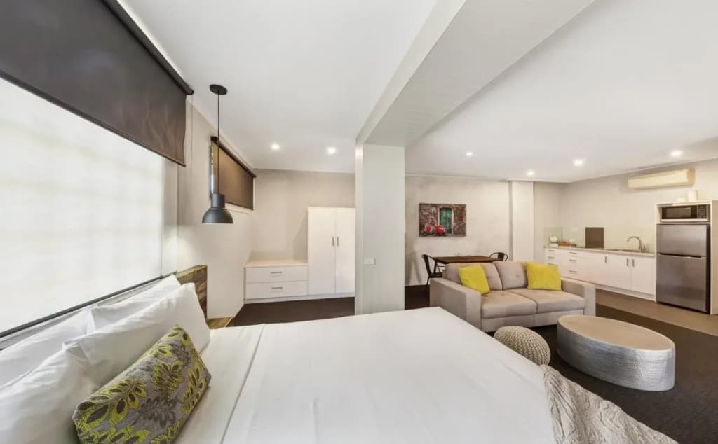 Moonlight Bay Apartments - photo 3