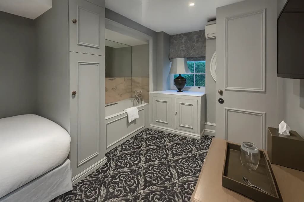 No. 30 Knightsbridge - photo 3