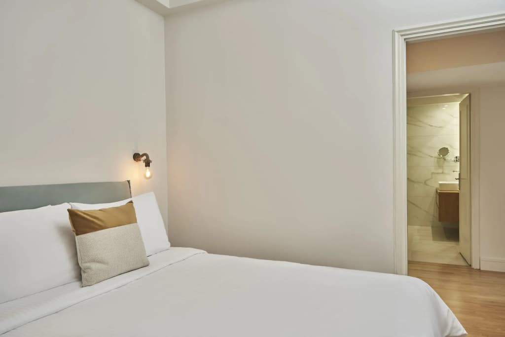 Chic n Bright 3Bd Apt with Hilton View - photo 3