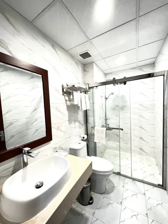 Le Saigon Hotel - photo 10