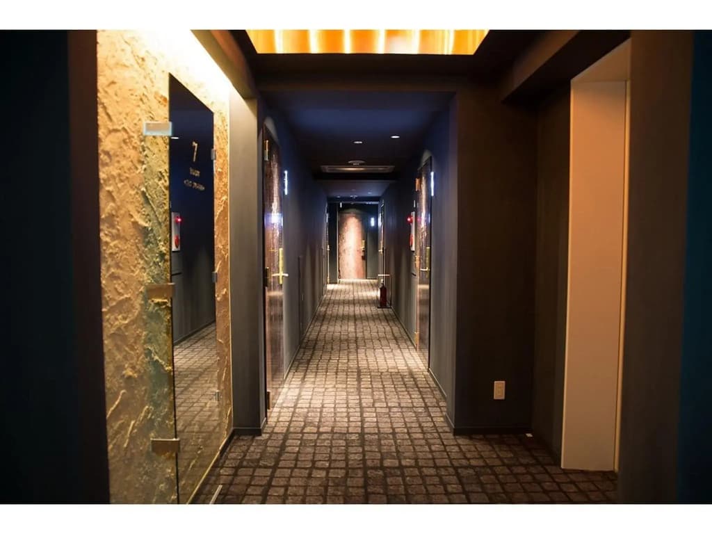 The Wall Hotel - photo 10