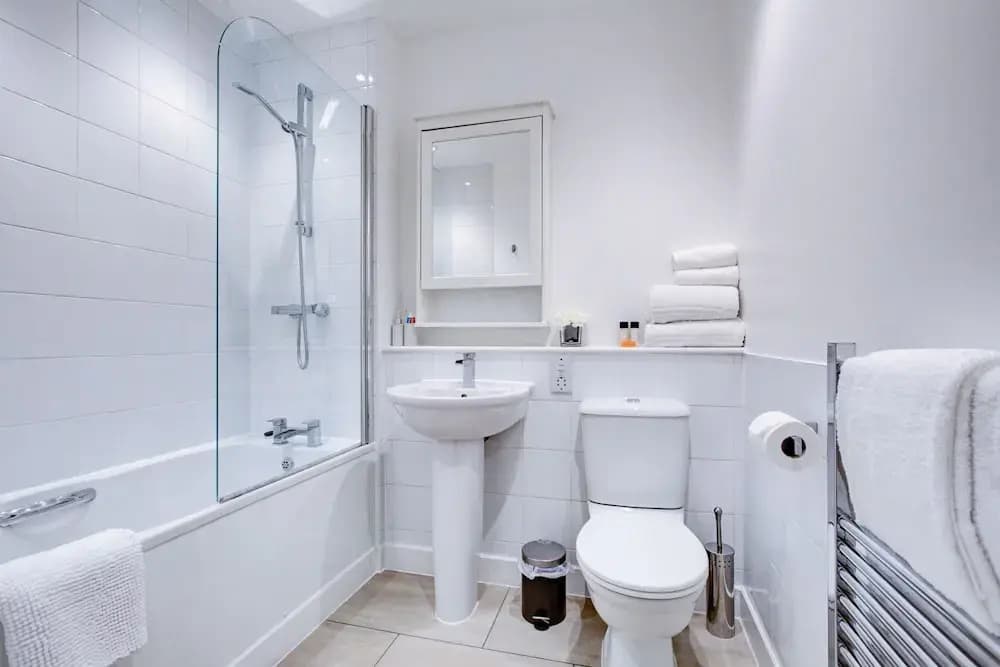 Modern Greenwich Flat With Parking - photo 9