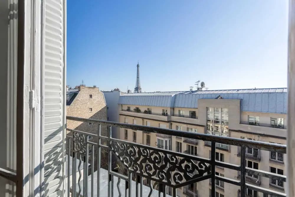 Designer Apartment - Eiffel Tower View! - main photo