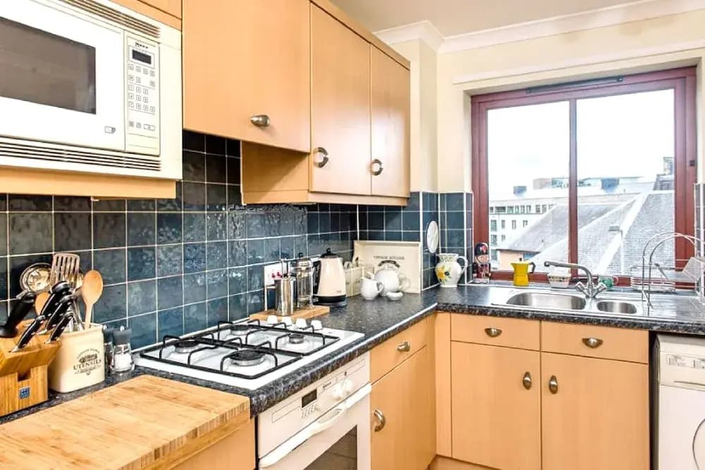 Charming Old Town Apartment - photo 12