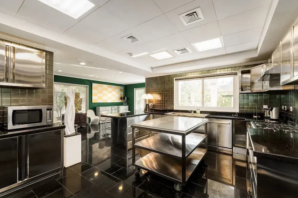 Artsy 4BR DIP Villa w Community Pool Gym - photo 23