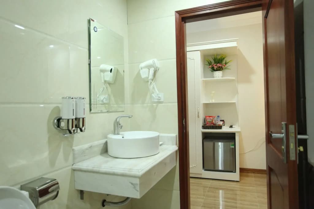 Phoenix Hotel Ha Long - photo 7