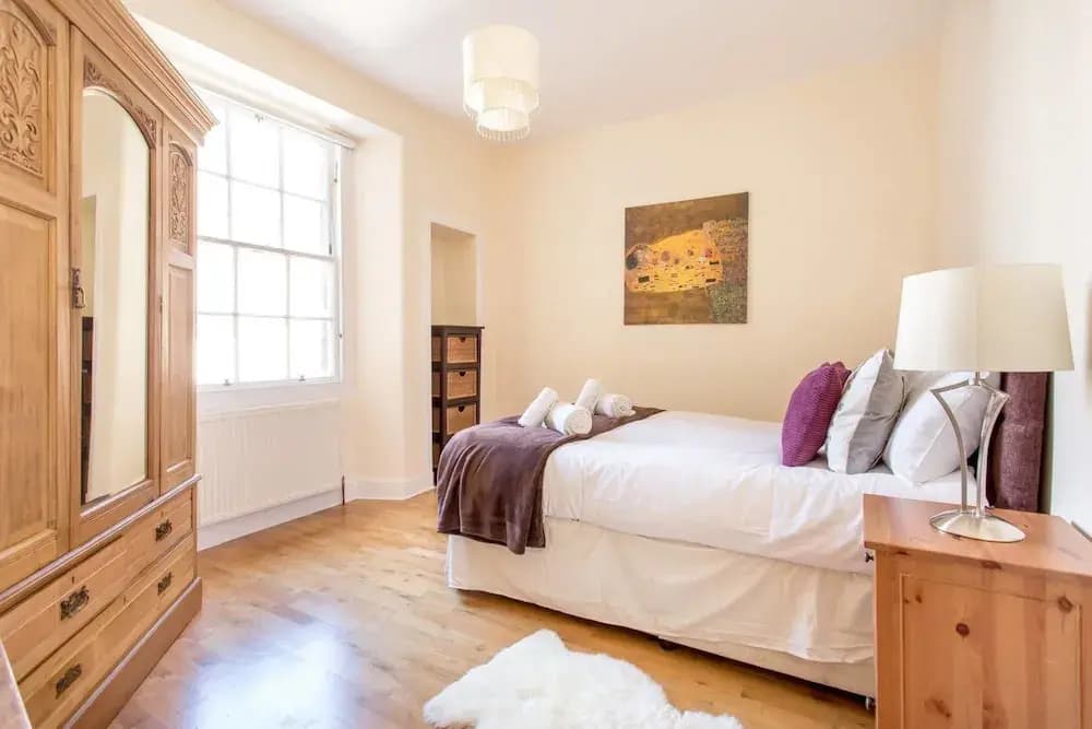 Retro Castle Retreat 2Bed (sleep 6) - photo 4