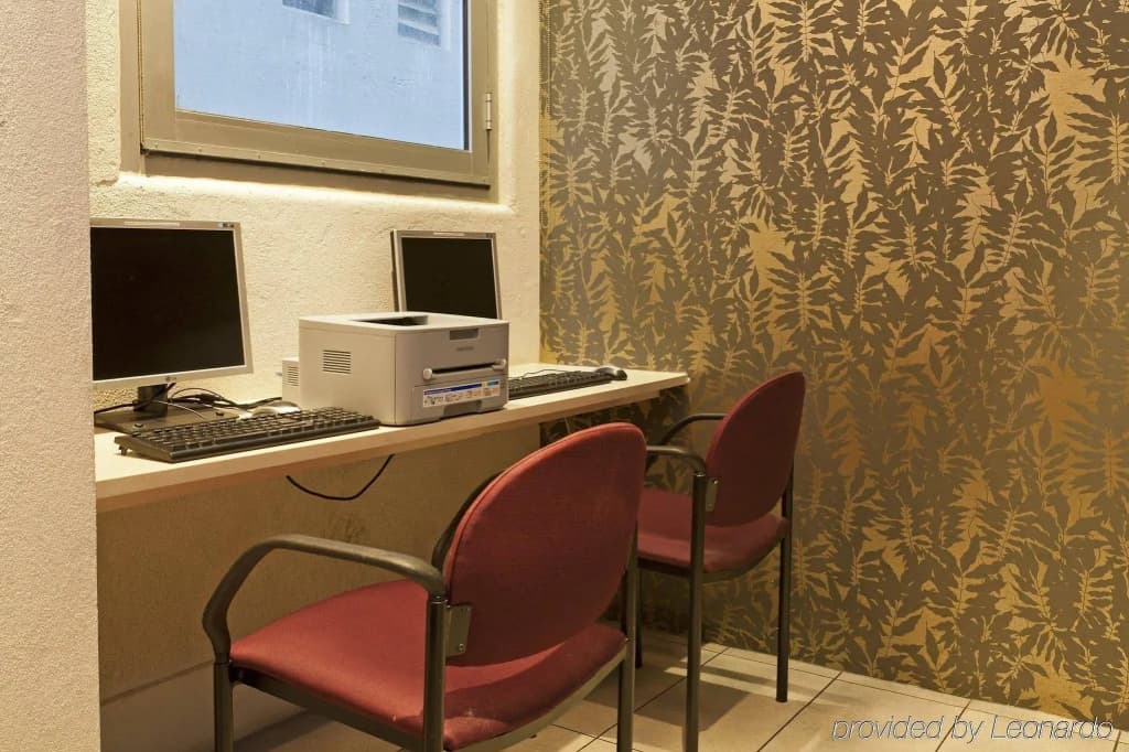 Causeway Inn On The Mall - photo 12
