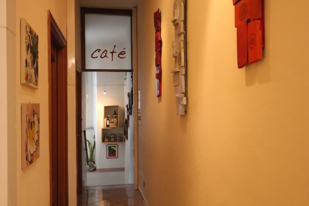 The Beehive Hostel - photo 13