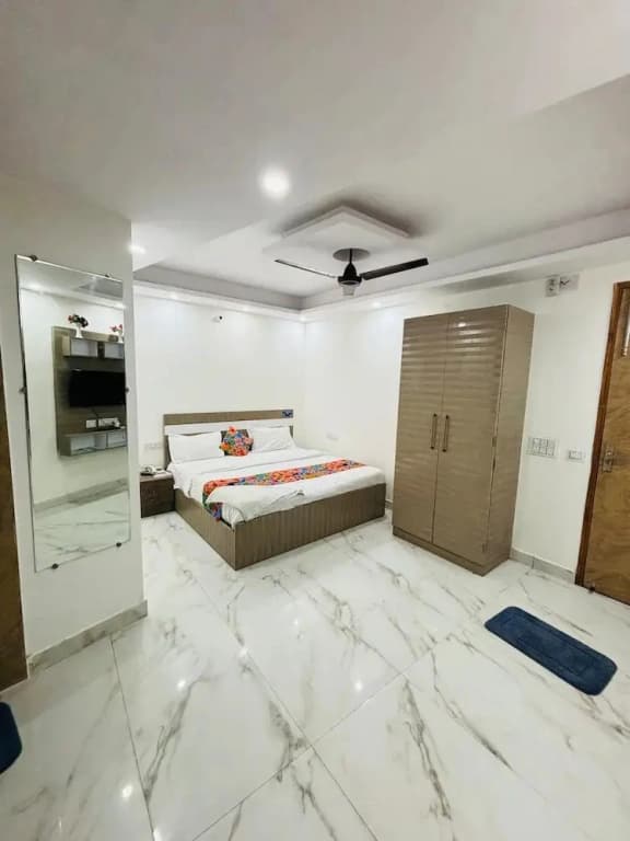 Lotustar Hotel - photo 2