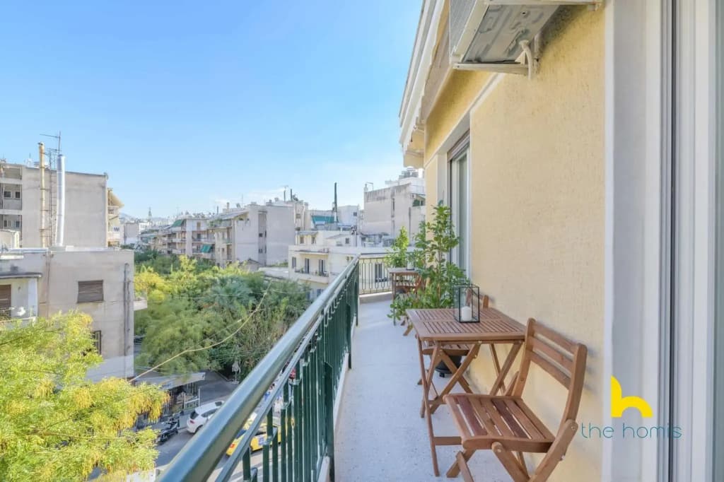 Sun-Splashed 2-BDR Corner Apartment with Hillside views! - photo 17