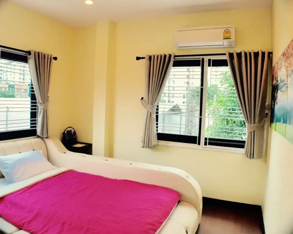 4 Bedroom House at Skytrain - photo 6