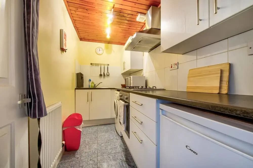 Central Apartment With Private Courtyard Space - photo 12