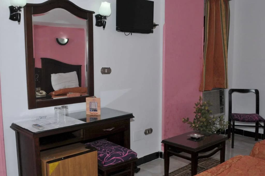 Happy City Hotel - photo 3
