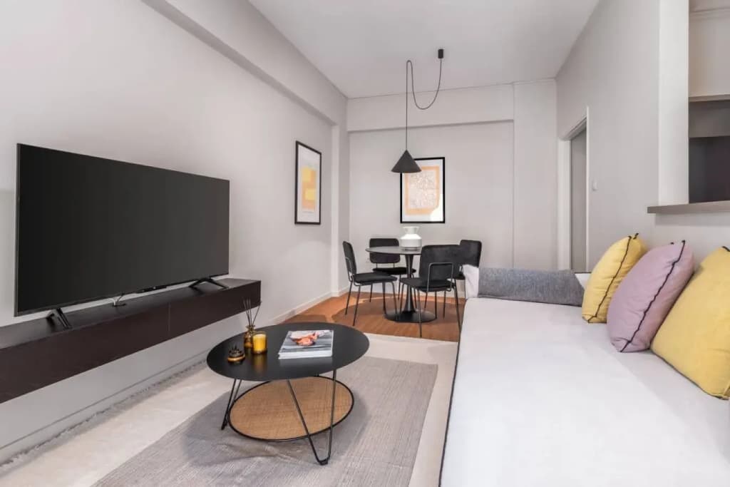 1A · Beautiful Apartment with Stylish Interior - photo 2