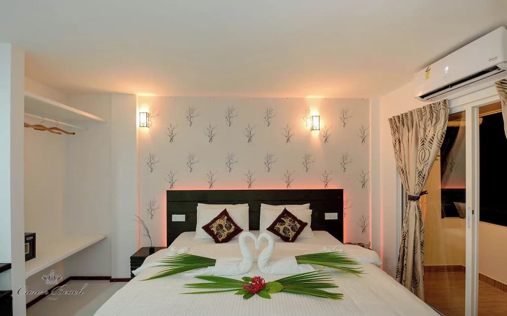 Crown Beach Villas  Bikini Beach - photo 2