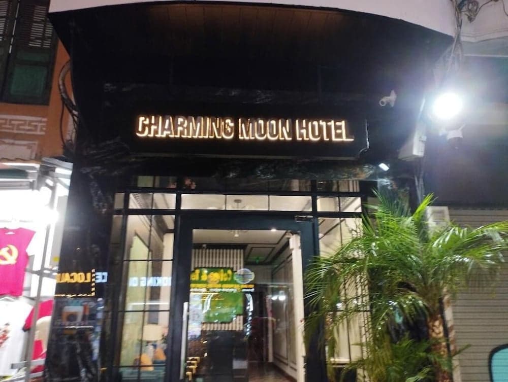 Charming Moon Hotel - photo 1