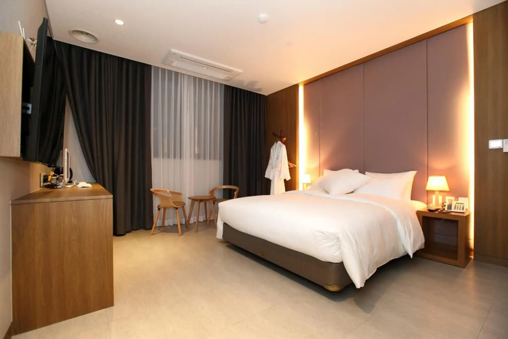 Bricks Hotel - photo 3