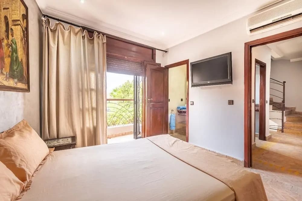 Private Villa In Center - photo 4