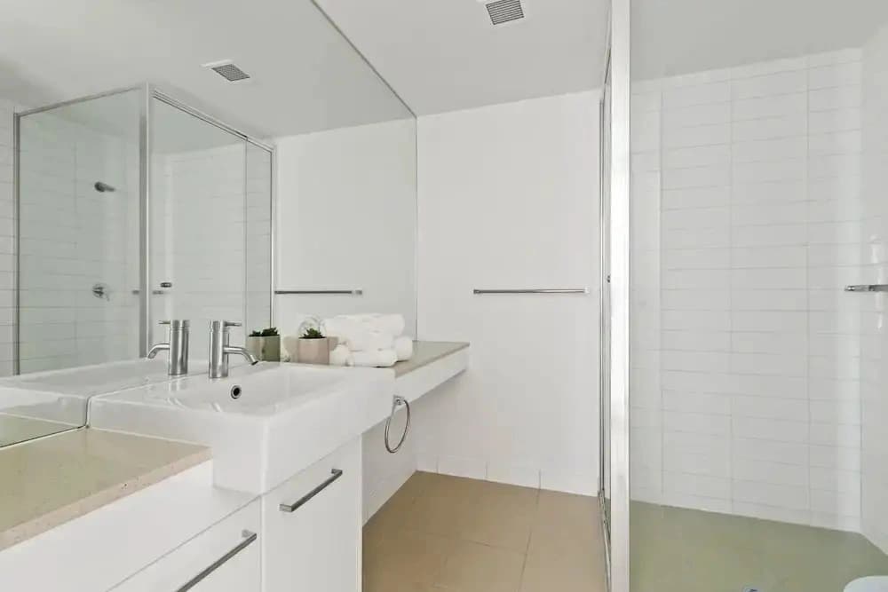 A 2BR Apt With Amazing Harbor Views, Free Parking - photo 7