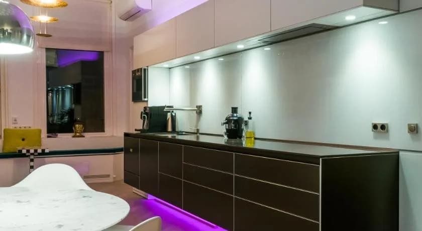 Amstel Corner Hotel - photo 2