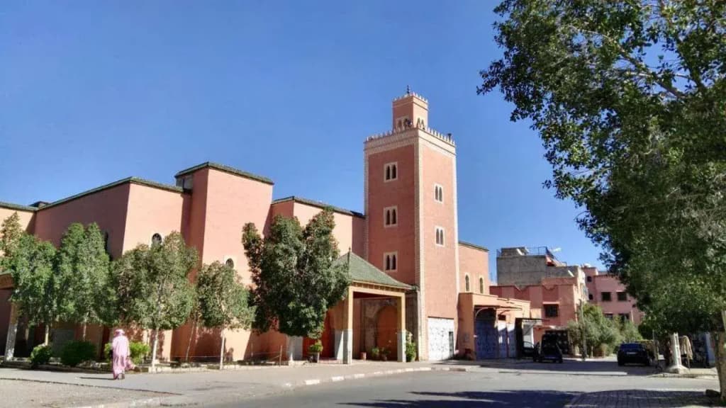 Dar Sarsar Airport - photo 2