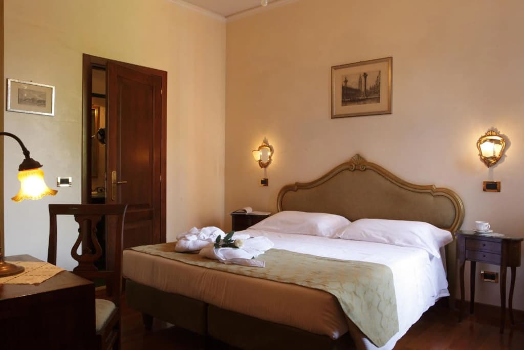 Pensione Accademia - Villa Maravege - photo 26