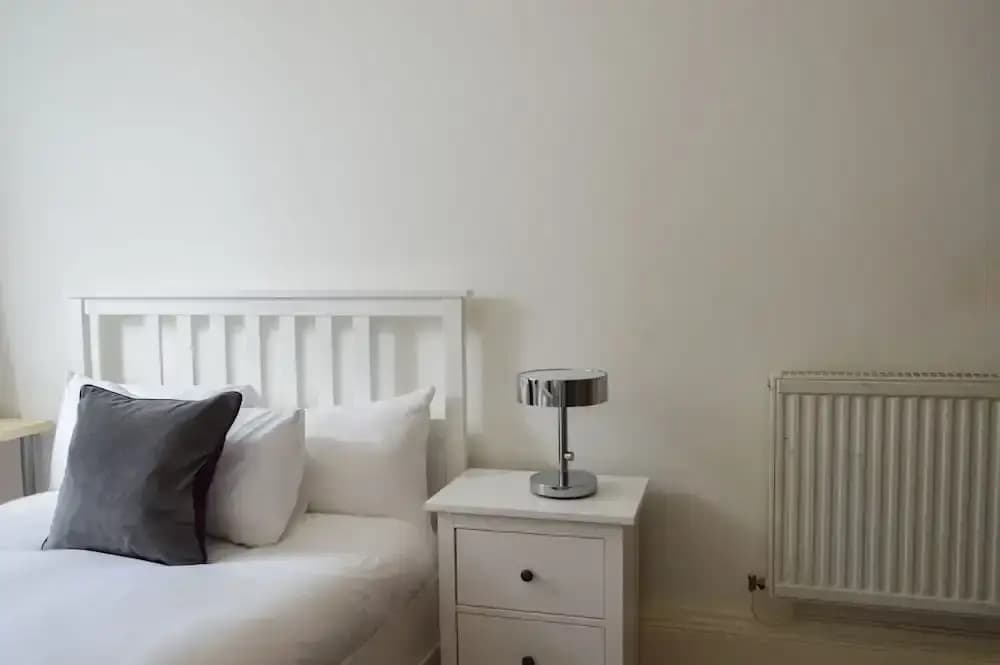 Spacious 3 Bedroom Flat in Marchmont - photo 25
