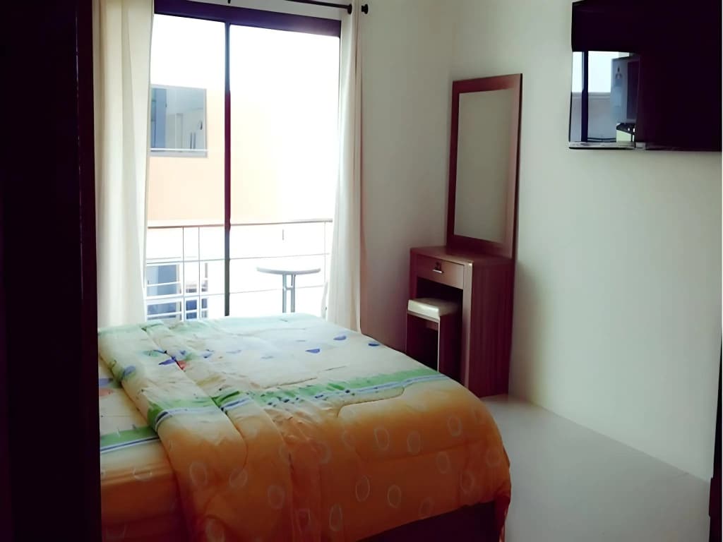 I-Rovers Sports Bar & Guesthouse - photo 2