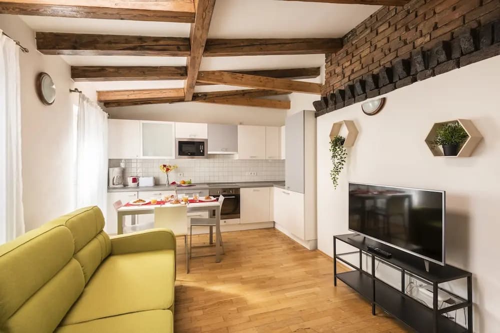 Hybernska Apartments - photo 17